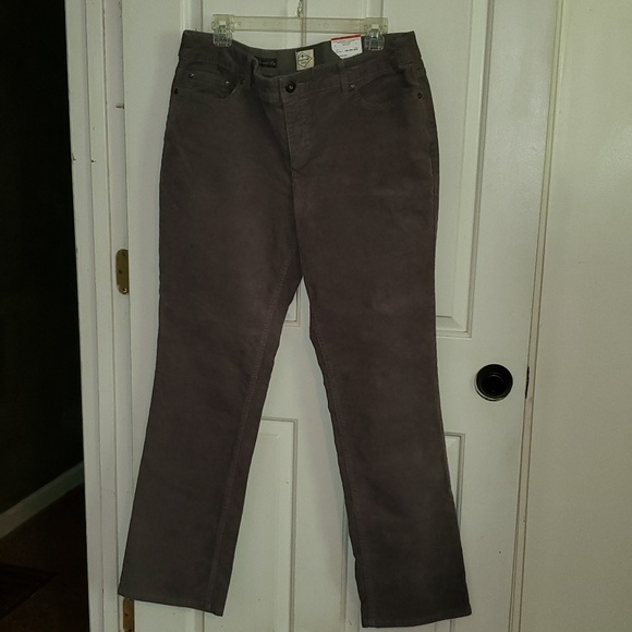 St. John's Bay Denim - 💚 NWT St. John's bay corduroy pants
